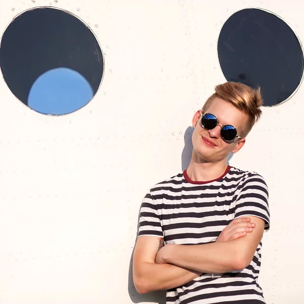 Fashion man near a white wall of windows — Stock Photo, Image