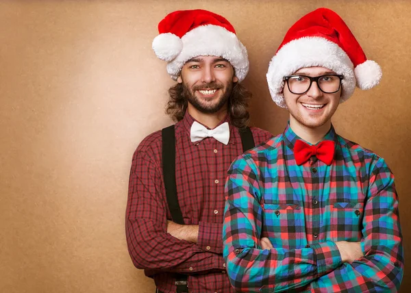 Wo emocional Santa Claus vestido con ropa hipster —  Fotos de Stock