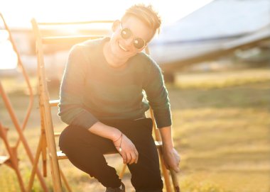 hippi tarzı adam. moda erkek 