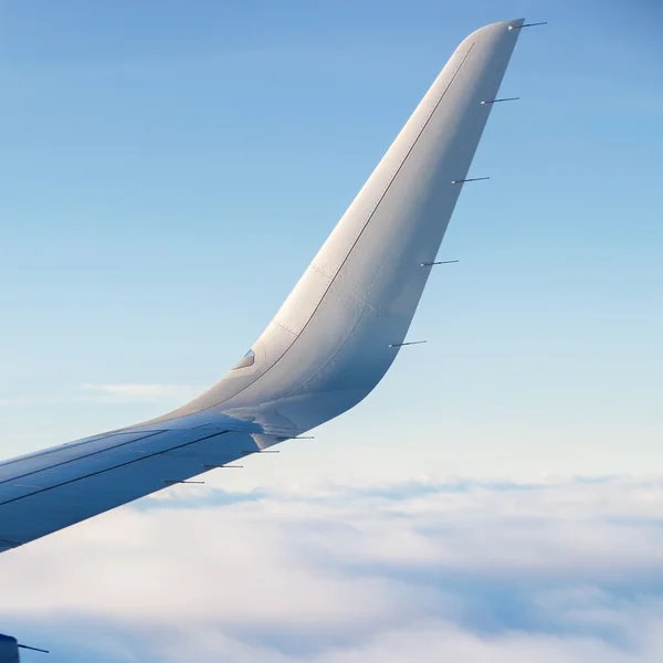 Letadlo letící na obloze — Stock fotografie