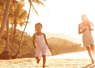 Anne ve dauther mutlu Beach
