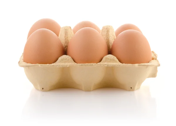 Huevos marrones en el paquete Imágenes De Stock Sin Royalties Gratis