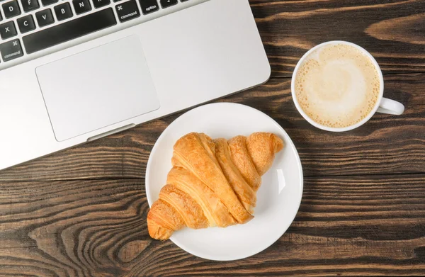 Computer, Cup Coffee and Croissant — Stock Photo, Image