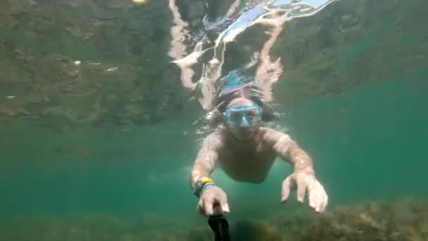 Underwater selfie taken by an athletic Caucasian male swims beautifully underwater. Freediving and recreation concept by the sea or ocean — Stock Video