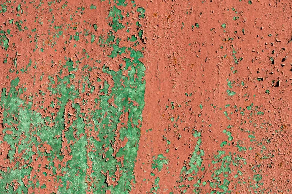 Old rusty metal wall with peeling and peeling red and burgundy paint — Stock Photo, Image