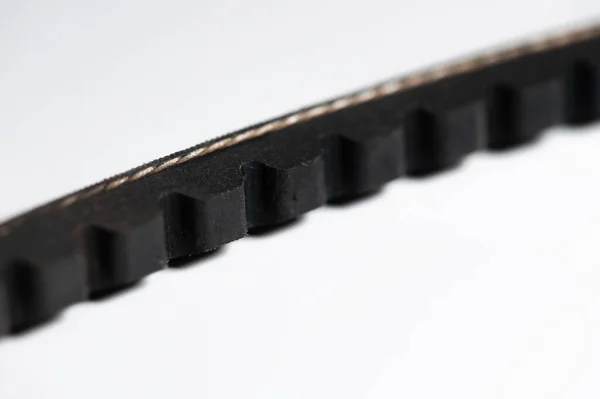 Nytt bälte för bilens V-bandsgenerator. Makro närbild tom för bakgrund — Stockfoto