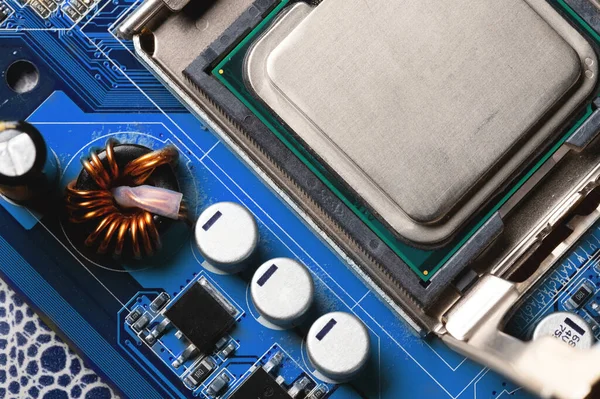 Leere CPU-Buchse mit Pins auf der Hauptplatine in gelber Farbe Nahaufnahme — Stockfoto