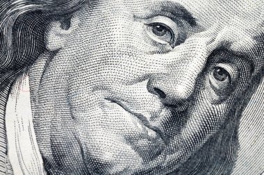 100 dolarlık kağıt parçasına yakın çekim. Finansal yazılar için arkaplan