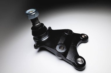 off-road Ball ortak araba süspansiyonu gri arka planda. Yeni yedek parçalar axel araba elementleri