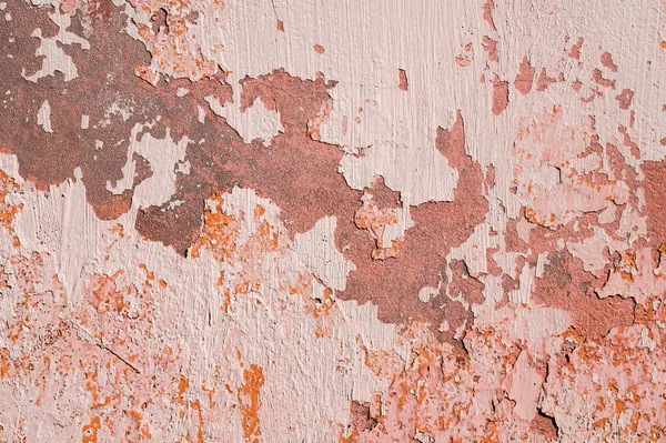 Vieja pared de metal oxidado con pelar y pelar pintura roja y borgoña — Foto de Stock