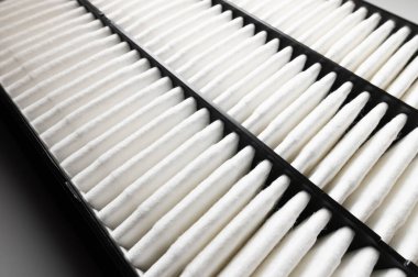 İçten yanmalı motor hava filtresi filtreleme bölümlerine yakın çekim. Yeni yedek parça arkaplanı