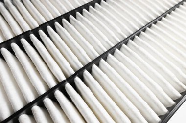 İçten yanmalı motor hava filtresi filtreleme bölümlerine yakın çekim. Yeni yedek parça arkaplanı