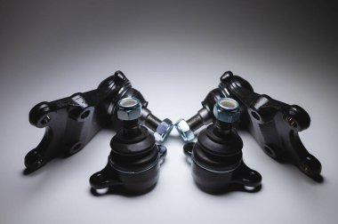 Gri Gradyan Arkaplan Nut ile Kit Yeni SUV Ön Askıya Alma Topu Eklentisi