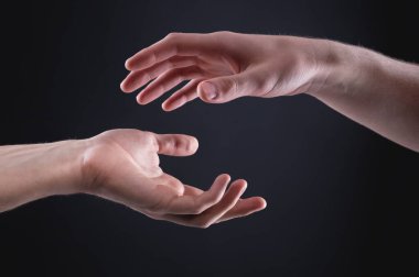 İki el birbirine dokunmaz. Yakından. Temizlik, özen ve saygı kavramı. Kişisel alan