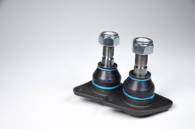 Gri arka planda bir yolcu vagonunun yeni iki top eklemi. Yedek parçalar