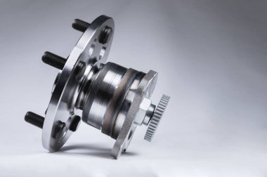 Konsept, yeni yüksek kalite orijinal yedek parça. Yeni orijinal tekerlek merkezi. Kalite, dayanıklılık ve güvenilirlik garantisi olarak yeni yedek parçalar.