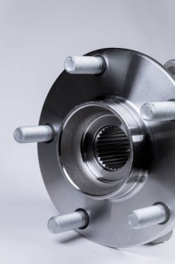 Konsept, yeni yüksek kalite orijinal yedek parça. Yeni orijinal tekerlek merkezi. Kalite, dayanıklılık ve güvenilirlik garantisi olarak yeni yedek parçalar.