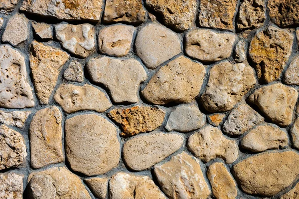 Parede decorativa feita de pedra natural de várias formas e tamanhos. Fundo interior — Fotografia de Stock