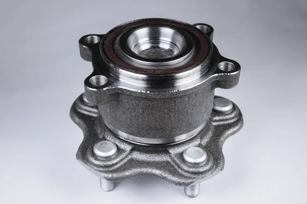 Yeni yüksek kalite orijinal yedek parça. Yeni orijinal tekerlek merkezi. Kalite, dayanıklılık ve güvenilirlik garantisi olarak yeni yedek parçalar.