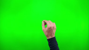 Dokunmatik ekranın giriş alanına yakın çekim, parmaklar yeşil ekrana yayıldıkça yakınlaştırma.