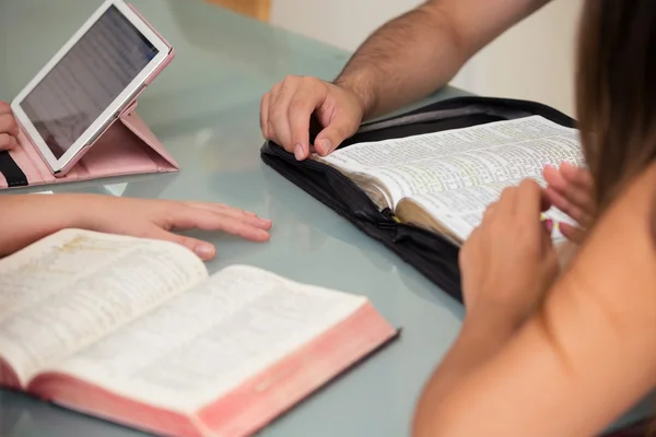 Home Group Bible Study — Stock Photo, Image