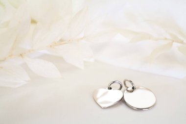 Doğum günü, düğün, Sevgililer Günü, 8 Mart, anne ve sevgili için altın bir kalp.,