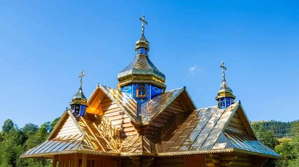 Kościół ze złotymi kopułami — Zdjęcie stockowe