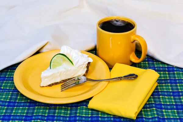 Key Lime Pie with Coffee — Stock Photo, Image