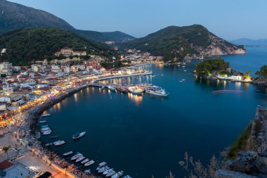 Parga liman tarafından gece, Yunanistan Ionian Islands