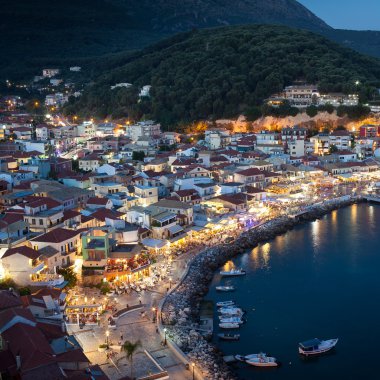 Parga liman tarafından gece, Yunanistan Ionian Islands