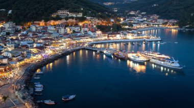 Parga liman tarafından gece, Yunanistan Ionian Islands