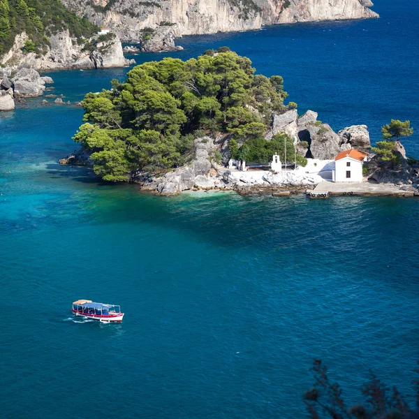 パルガ イピロス、ギリシャの小さな島を教会します。 — ストック写真