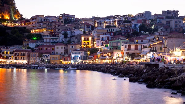 A aldeia de Parga no Epiro Grécia à noite — Fotografia de Stock