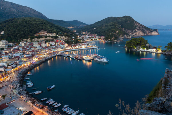 Порт Парга ночью, Греция, Ионические острова
