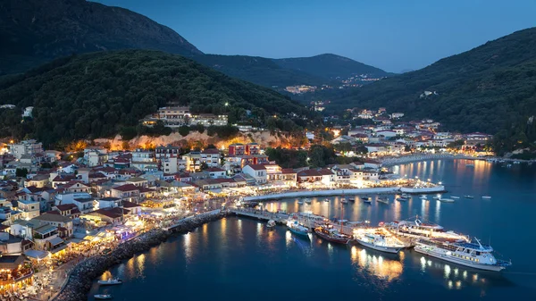 Hamnen i Parga av natten, Grekland Joniska öarna — Stockfoto