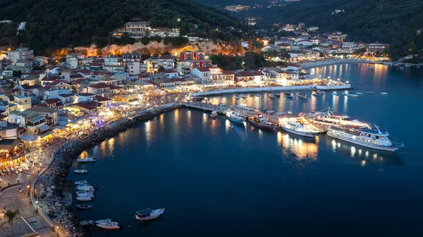 Hamnen i Parga av natten, Grekland Joniska öarna — Stockfoto