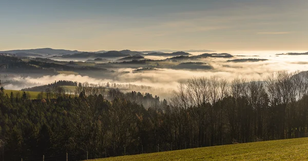 Montañas con niebla — Foto de Stock