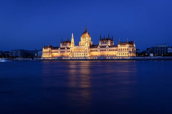 Maďarský parlament v noci — Stock fotografie