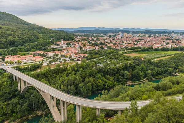Bro Över Soca River Med Nova Gorica Stad Bakgrunden Slovenien — Stockfoto
