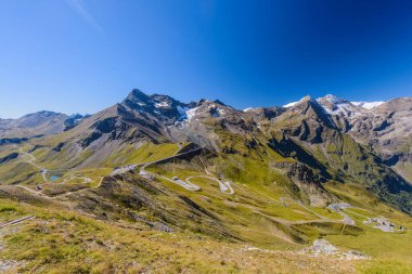 Grossglockner High Alpine Yolu, (Grossglockner-Hochalpenstrasse). Avusturya 'nın Avusturya Alplerinde yüksek dağ geçidi yolu.