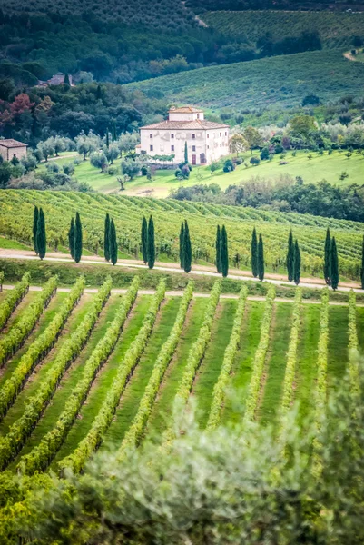 Schöne Aussicht auf die herbstliche Landschaft der Toskana, Italien — Stockfoto