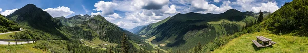 Panorama das montanhas — Fotografia de Stock