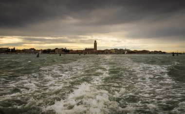 Venedik Lagoon, yatay