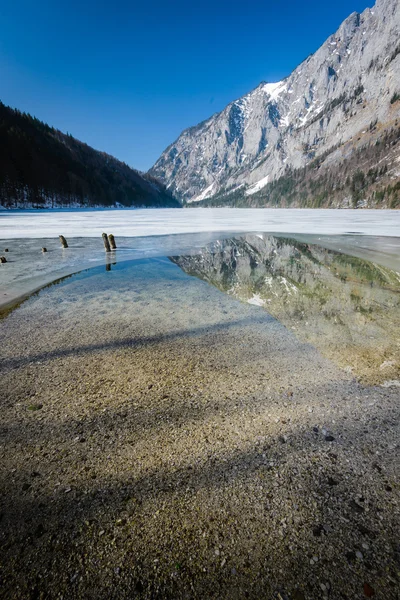 Lago no inverno — Fotografia de Stock