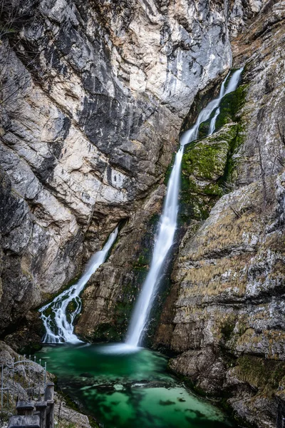Savica wodospad w zimie — Zdjęcie stockowe