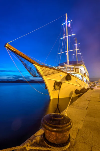 Velho barco à vela de madeira — Fotografia de Stock