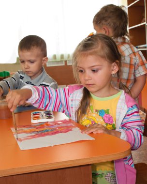 Çocuk renkleri kağıt üzerinde