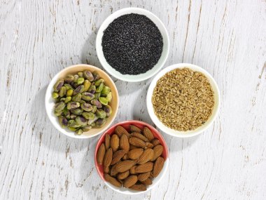 Deli ve tohum dört tabak