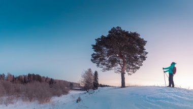 Ormanda kayak yapmak.