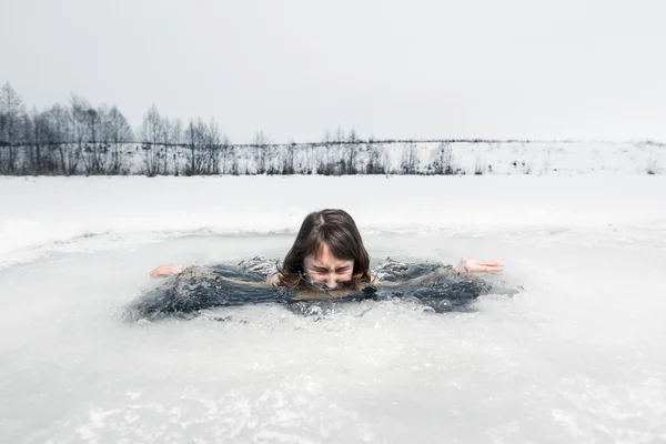 Eislochschwimmen — Stockfoto